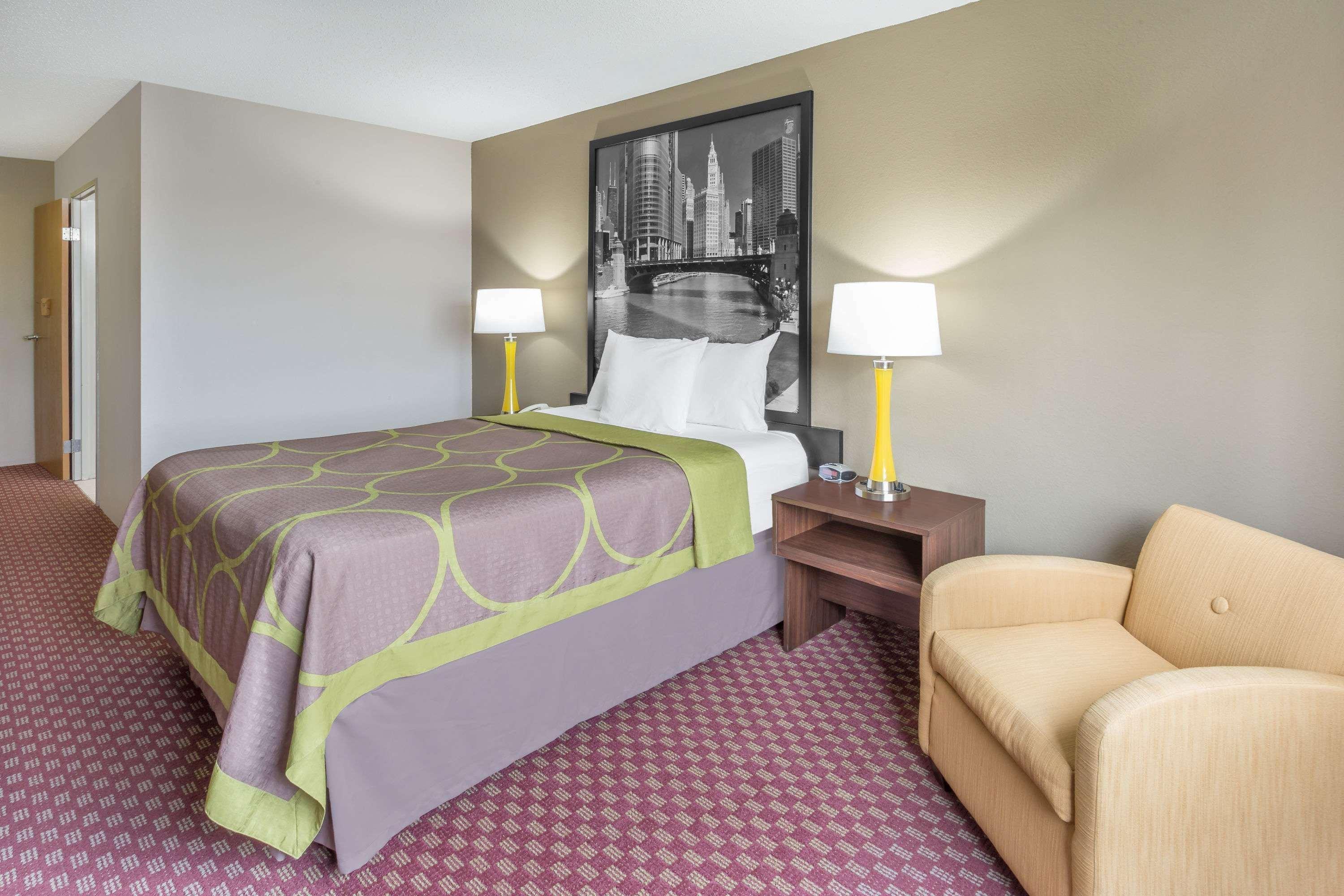 Super 8 By Wyndham Hebron Lowell Area Экстерьер фото
