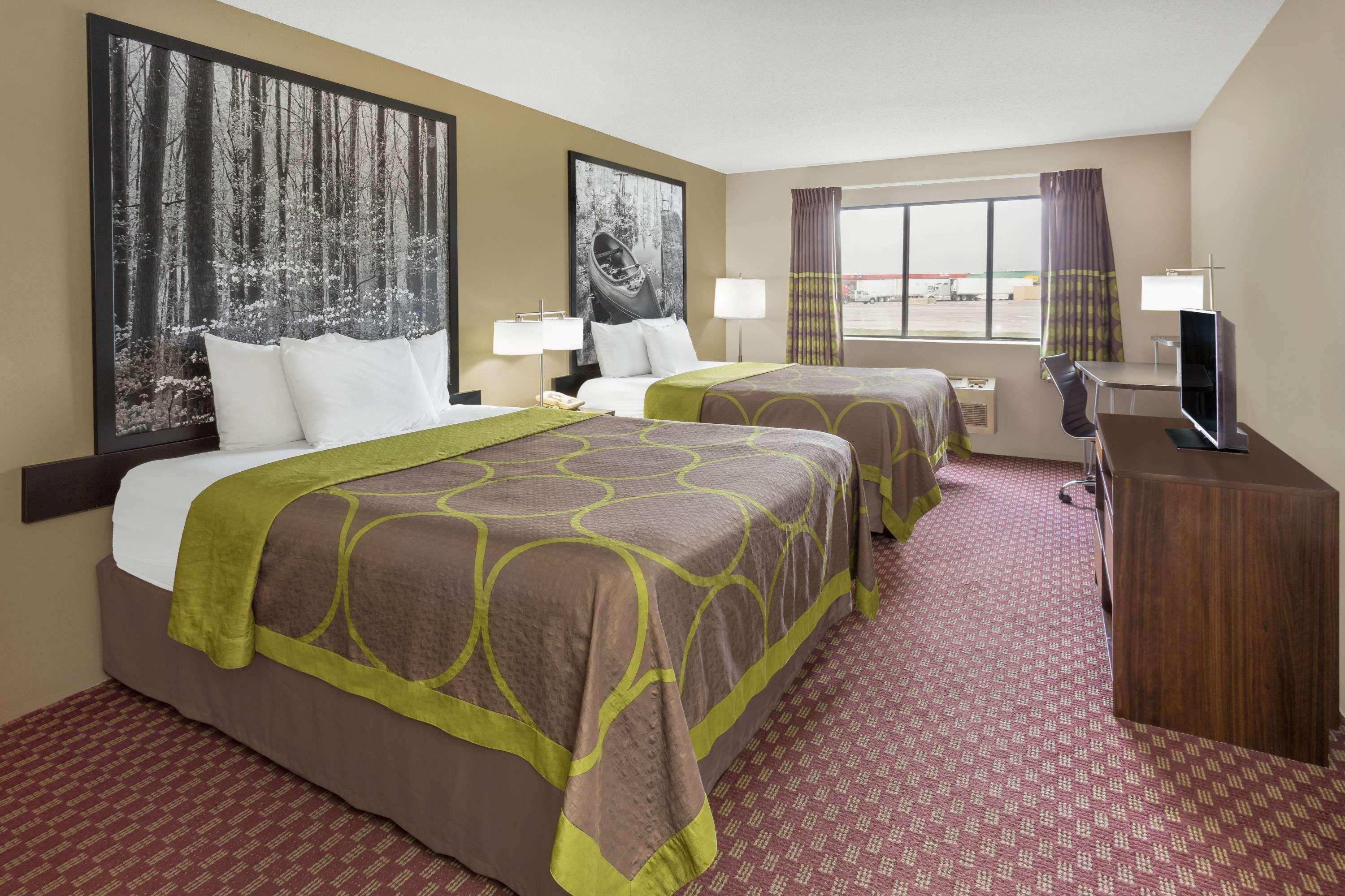 Super 8 By Wyndham Hebron Lowell Area Экстерьер фото