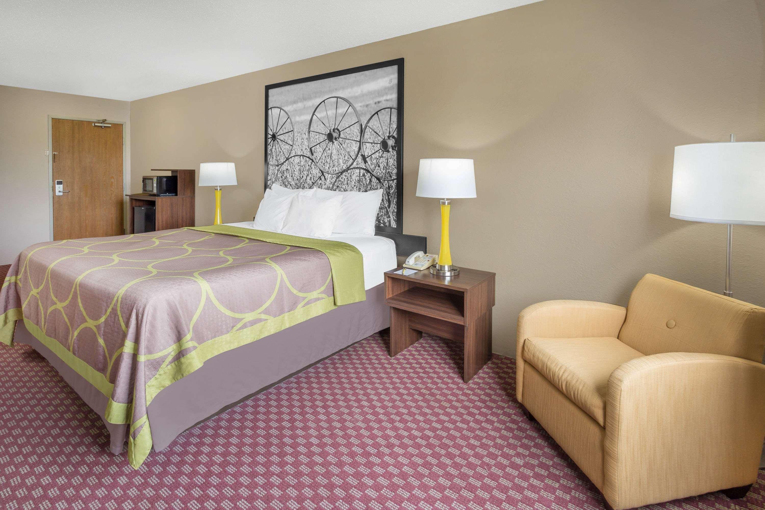 Super 8 By Wyndham Hebron Lowell Area Экстерьер фото