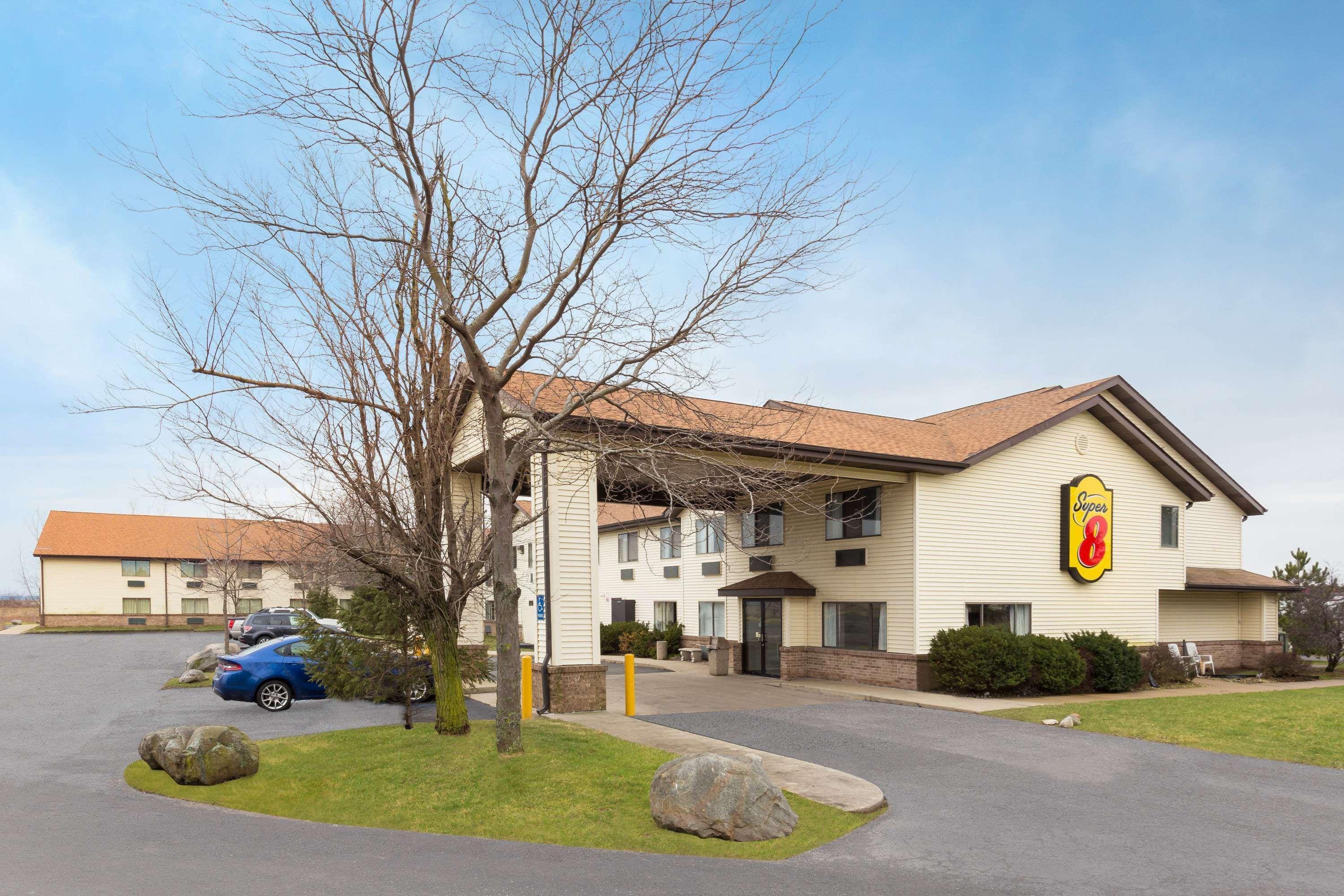 Super 8 By Wyndham Hebron Lowell Area Экстерьер фото