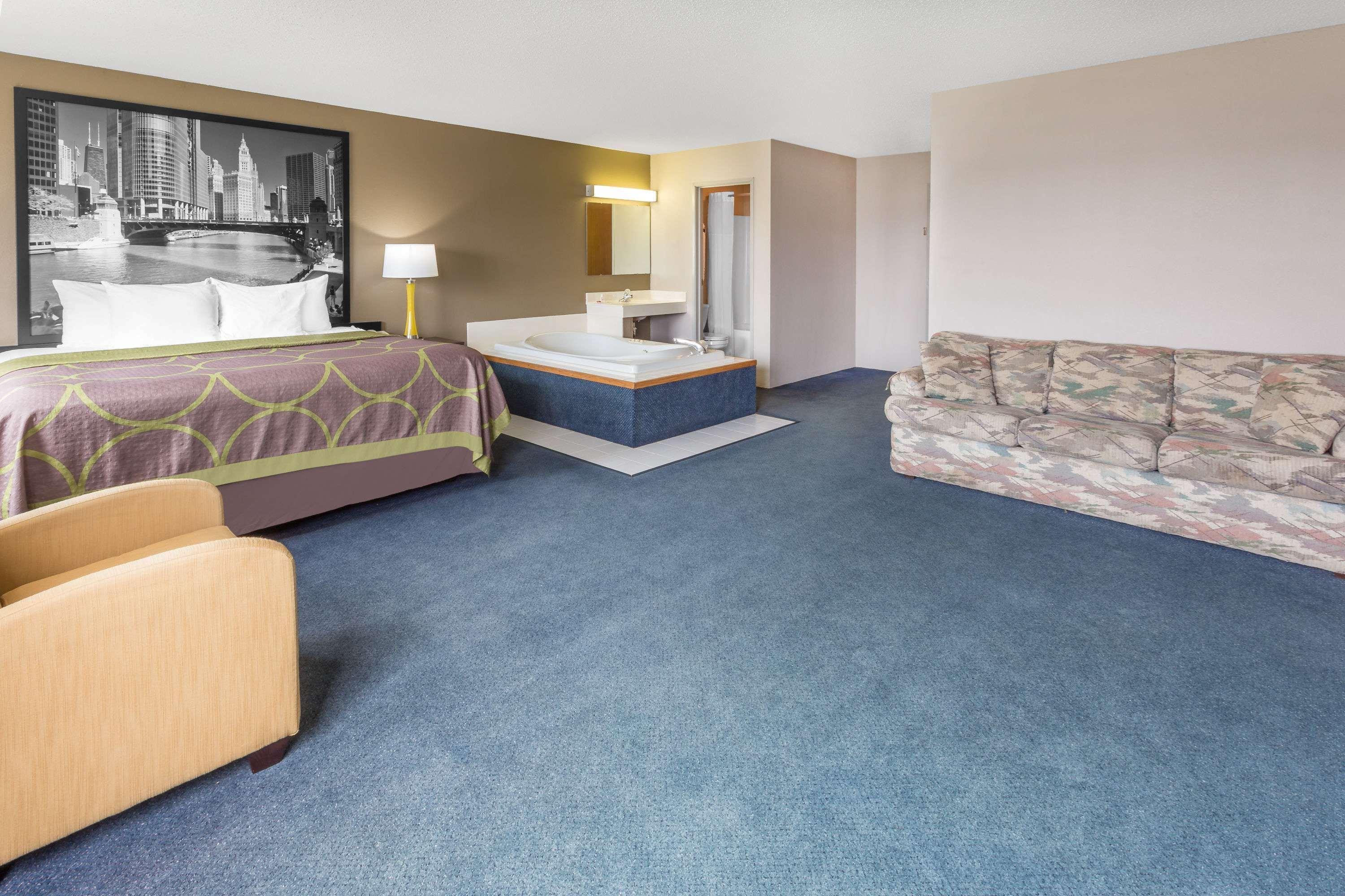 Super 8 By Wyndham Hebron Lowell Area Экстерьер фото