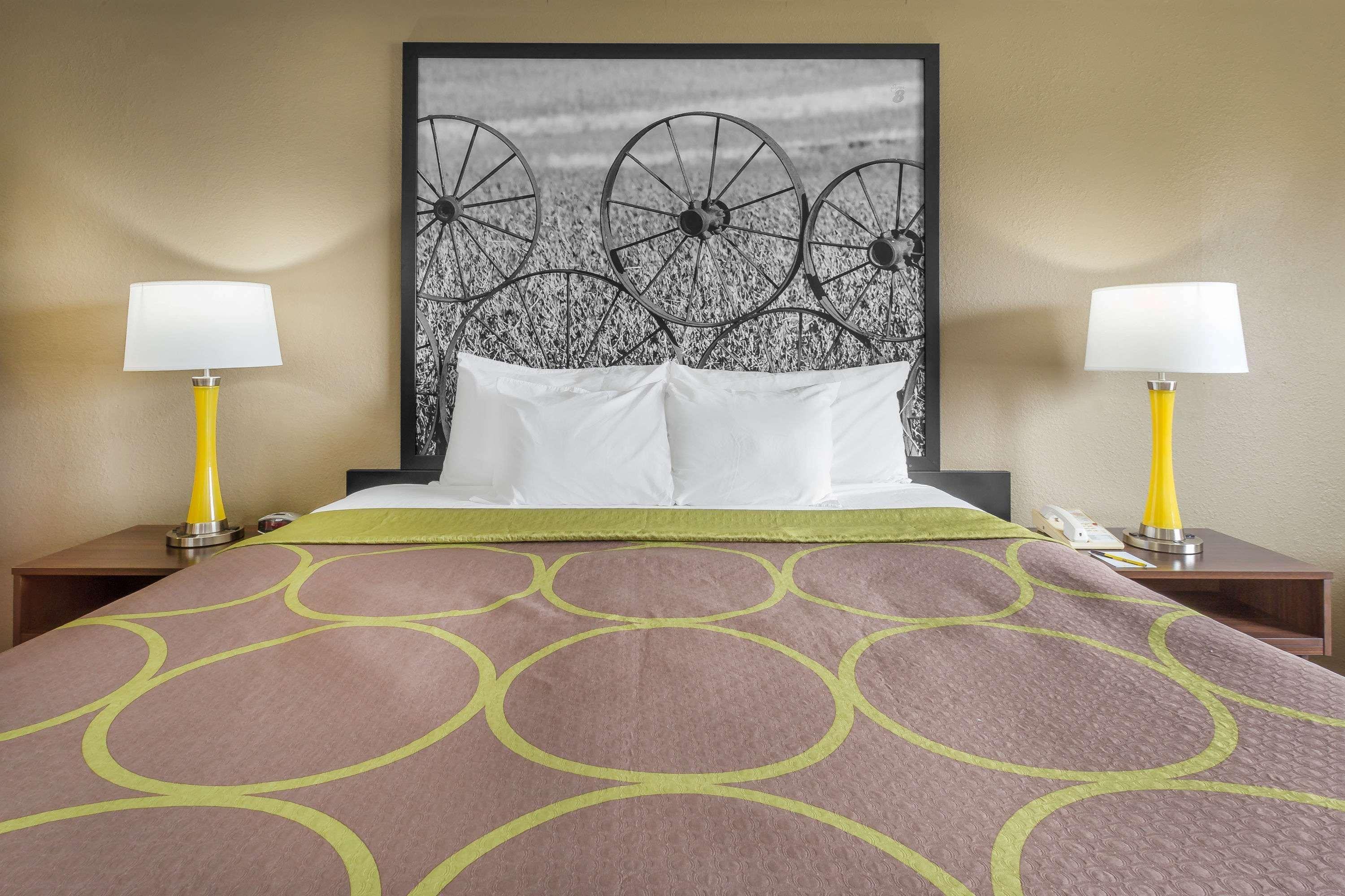 Super 8 By Wyndham Hebron Lowell Area Экстерьер фото