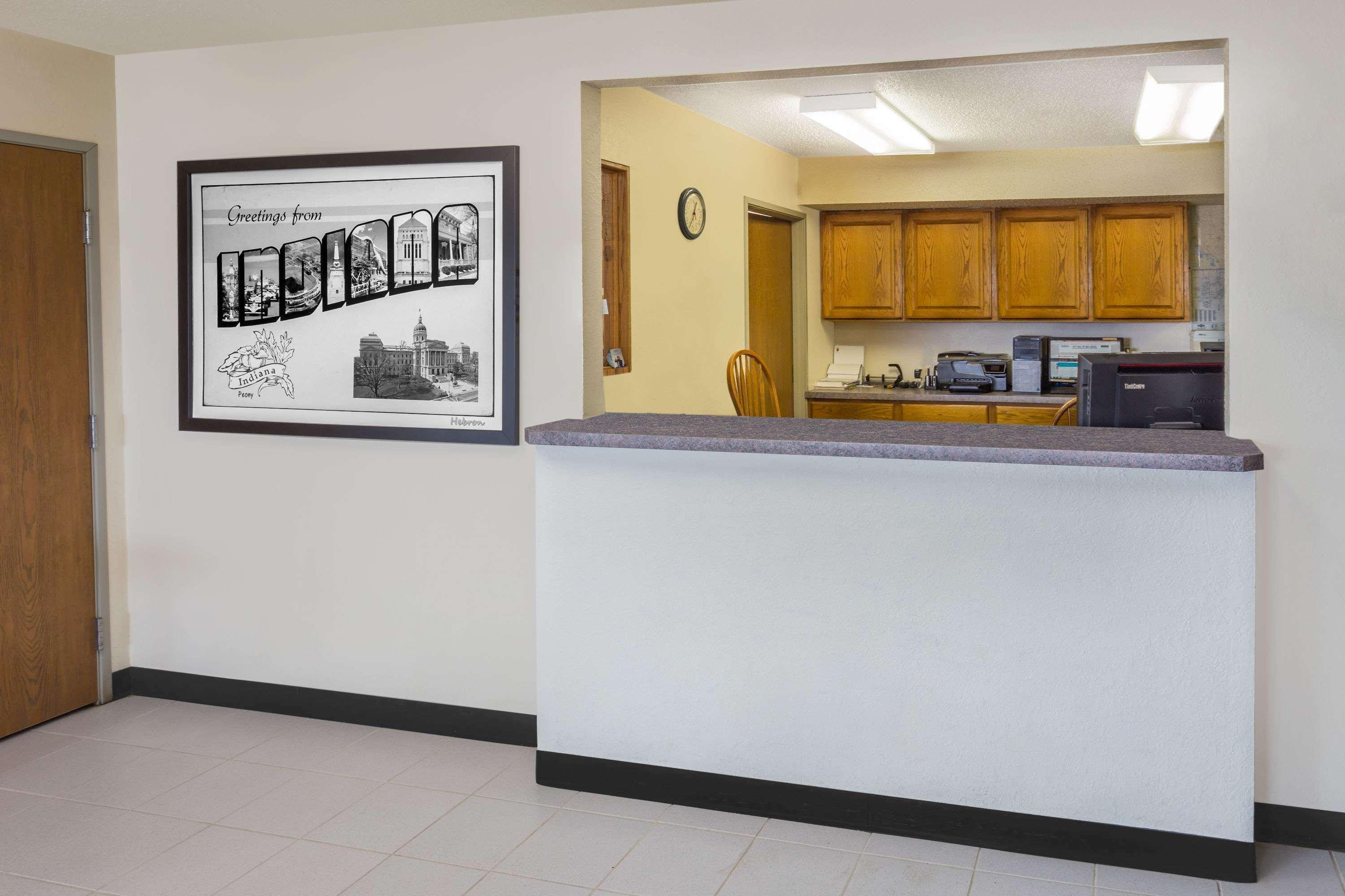 Super 8 By Wyndham Hebron Lowell Area Экстерьер фото