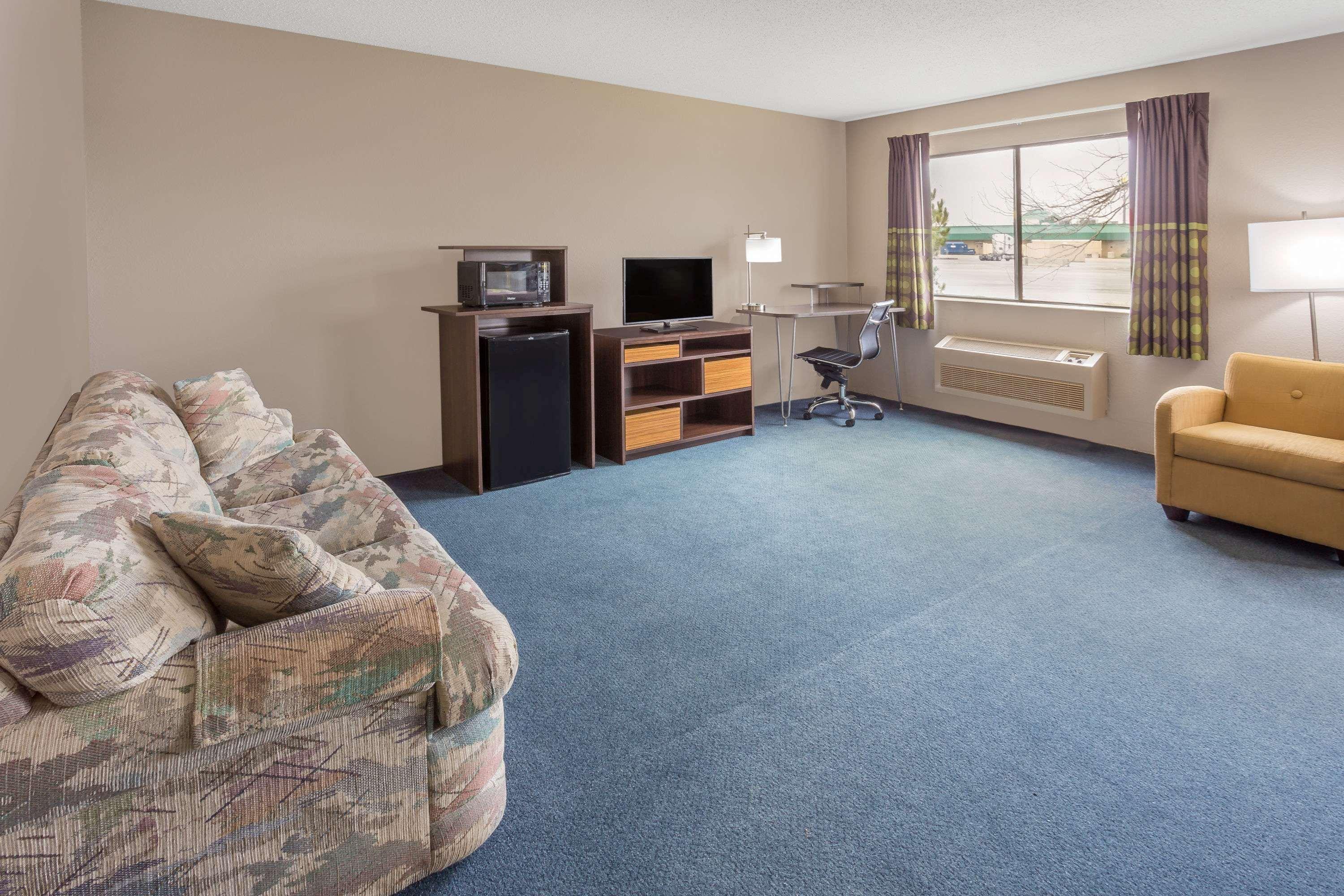 Super 8 By Wyndham Hebron Lowell Area Экстерьер фото