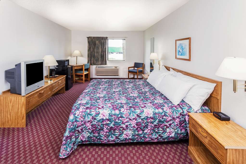 Super 8 By Wyndham Hebron Lowell Area Номер фото